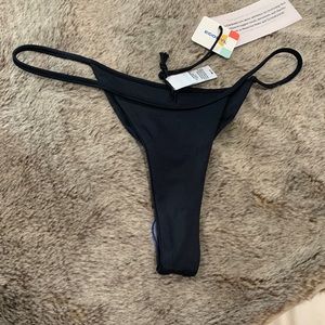Dos Gardenias swim bottom